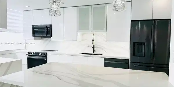 18071 Biscayne Blvd