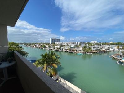 7125 Bay Dr
