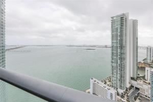 650 NE 32nd St Unit 3701