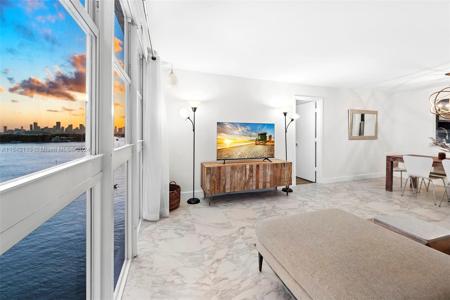 1228 West Ave