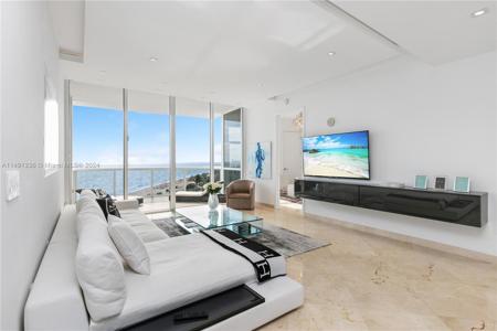 18101 Collins Ave