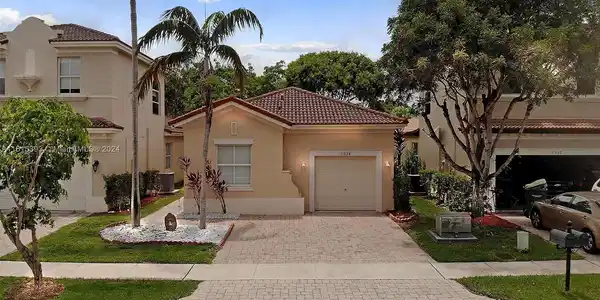 1024 NE 40th Rd