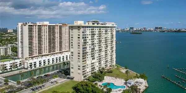 11113 Biscayne Blvd