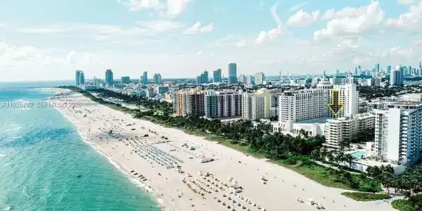 1621 Collins Ave