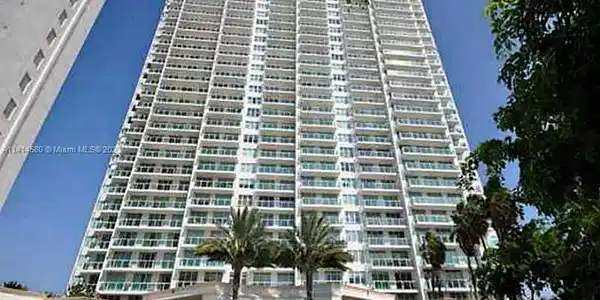 3201 NE 183rd St Unit 703