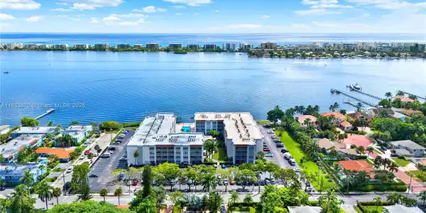 1516 S Lakeside Dr