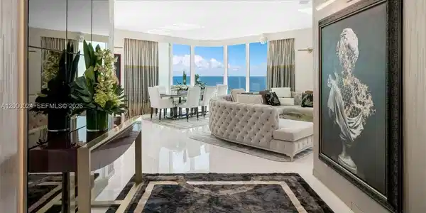 300 S Pointe Dr