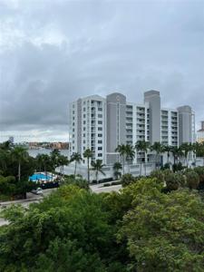17021 N Bay Rd