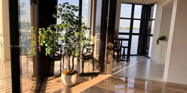 4000 NE Towerside ter