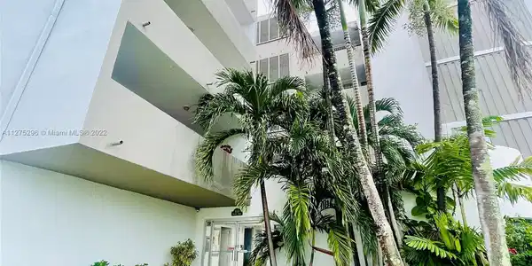 2000 Biarritz Dr Unit 305
