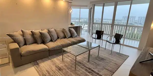 1000 Island Blvd