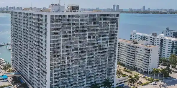 7601 E Treasure Dr Unit PH224