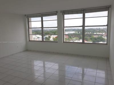 2899 Collins Ave