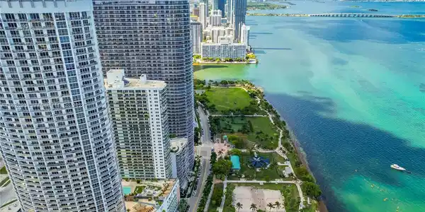 1750 N Bayshore Dr