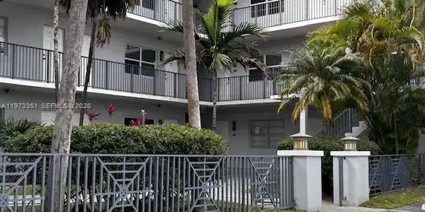 2200 S Ocean Dr