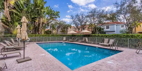 1550 N Trafalgar Cir