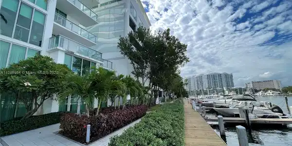 7928 East Dr Unit 306