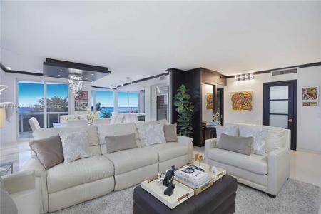 4775 Collins Ave