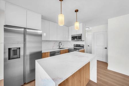 2716 NE 30th Pl