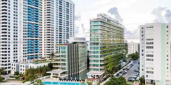 1300 Monad Ter