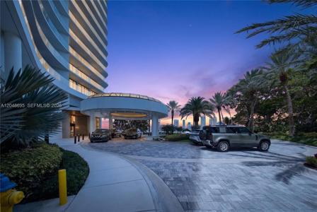 2800 Island Blvd