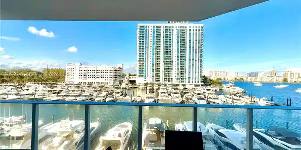 17111 Biscayne Blvd