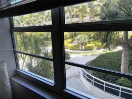 100 Lincoln Rd