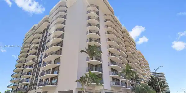 8877 Collins Ave