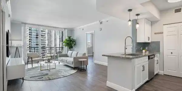 2000 N Bayshore Dr