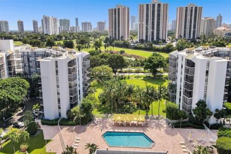 20400 W Country Club Dr
