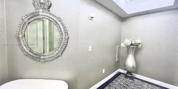 Image 3: Elevator Foyer
