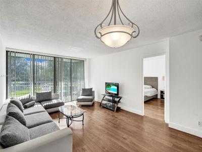 20400 W Country Club Dr Unit 209