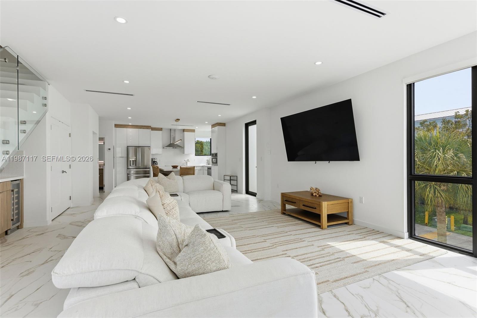 Image 4: Furnished!!