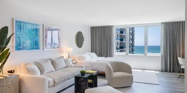 2301 Collins Ave