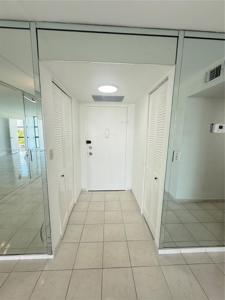 1000 Parkview Dr