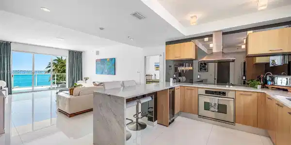 1910 Bay Dr
