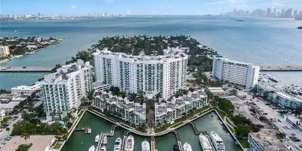7900 Harbor Island Dr