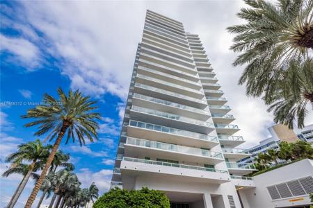 10 Venetian Way