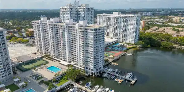 18061 Biscayne Blvd