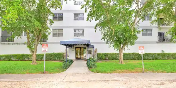 8950 NE 8th Ave