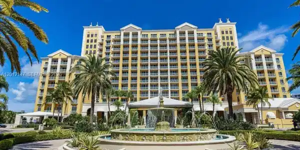 455 Grand Bay