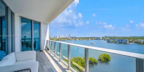 17111 Biscayne Blvd