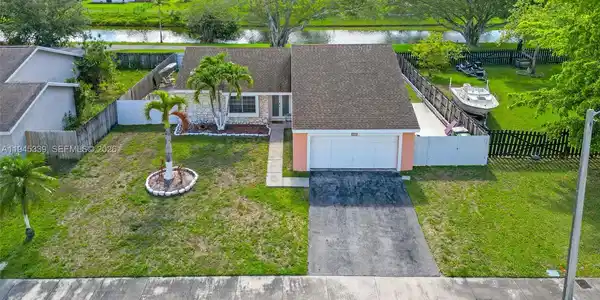 1747 N Goldeneye Ln