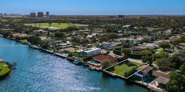 1101 Diplomat Pkwy
