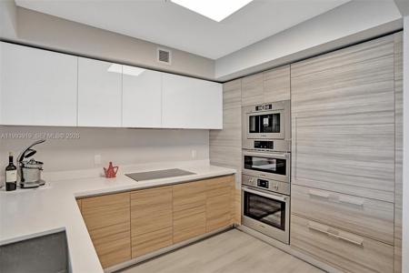 300 Sunny Isles Blvd