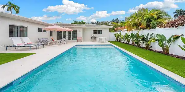1035 Fairway Dr