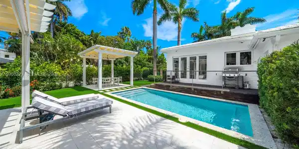 330 E San Marino Dr