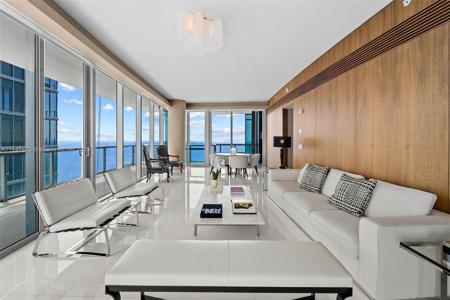 17121 Collins Ave