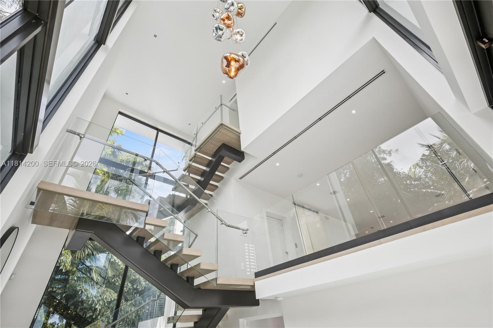 Image 4: Floating Staircase