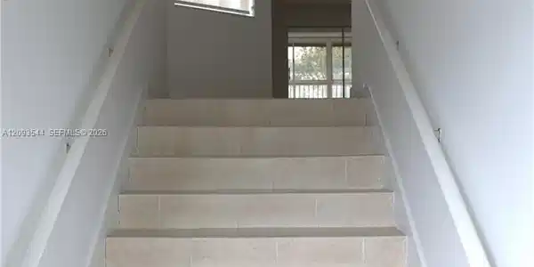 Image 4: to living room 2nd floor